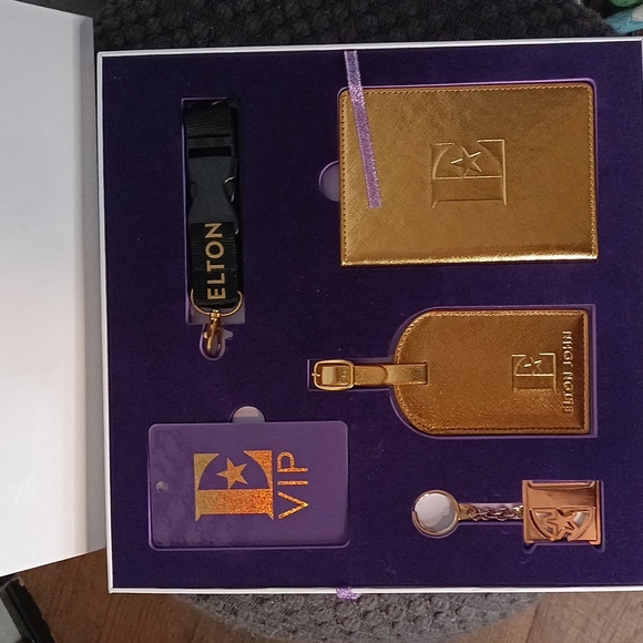 Elton John VIP Merchandise Package Farewell Yellow Brick Road 2019-22 Final Tour - Picture 2 of 9